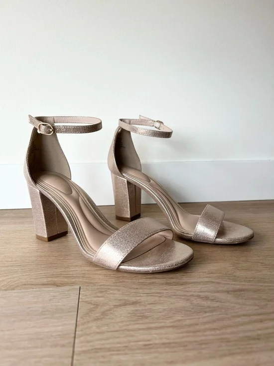 Kelly & Katie Hailee Gold Block Heels - Picture 1 of 7